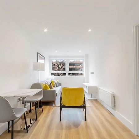 Modern And Stylish 1 Bed Apartment In 东格林斯特德 外观 照片