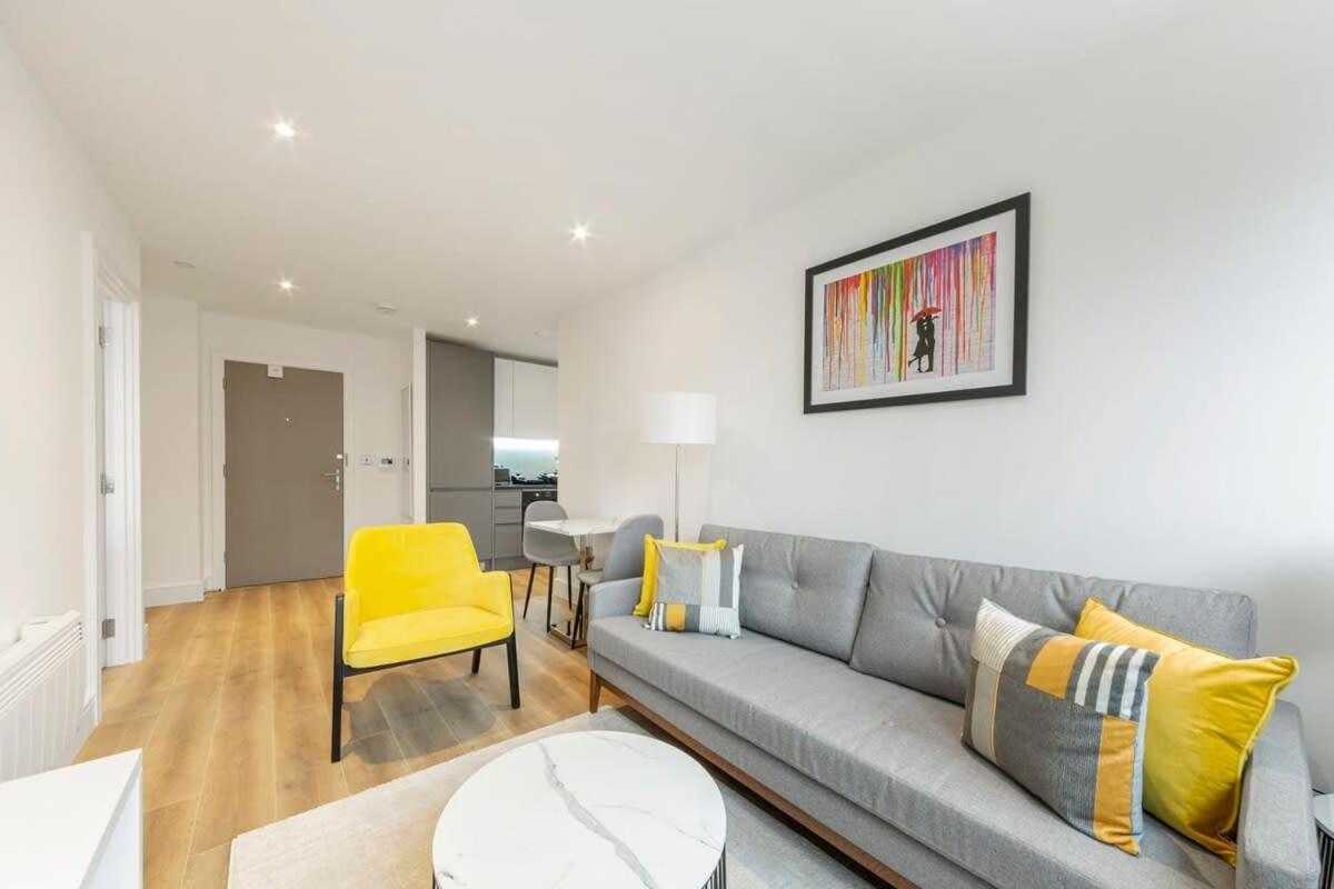 Modern And Stylish 1 Bed Apartment In 东格林斯特德 外观 照片