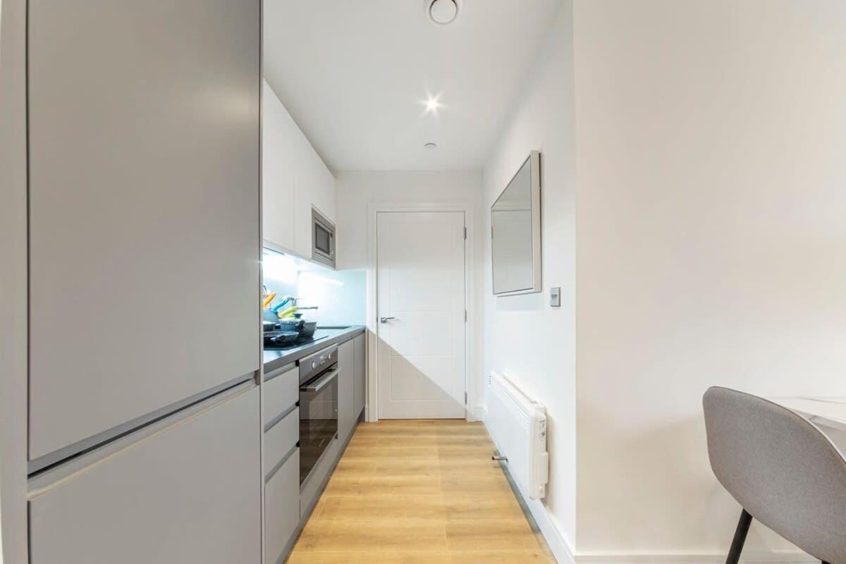 Modern And Stylish 1 Bed Apartment In 东格林斯特德 外观 照片